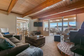 Anderson Island Luxury Beach Home. Kayak, HotTub, Paddle Board, Beachfront, View - Image 5