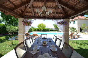 Green Oasis Villa: Heated Pool, Playground & BBQ - Image 3