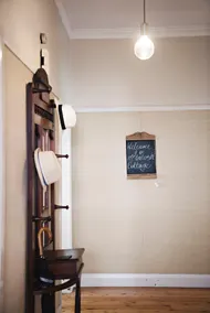 McIntosh Cottage - just steps to Church St - Image 3