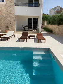 One Bedroom Suite with Terrace - Image 4