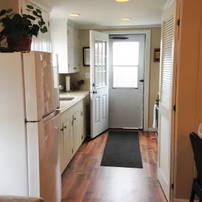 #25 Seasonal Cottage is 200 feet from the Beach - Image 5
