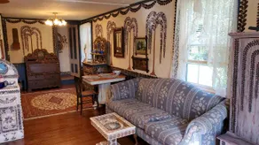 The Country Decorator Holly House - Image 3