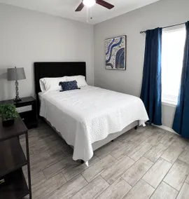 Clean 3BR 2BTH | Near Shops | Fast WIFI - Image 4