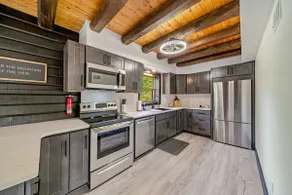 Gorgeous Modernized Cabin + Hot Tub + Pool Table - Image 5