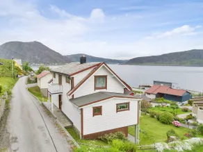 Spacious detached house near Fuglefjellet on Runde - Image 5
