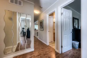 Beautiful, suite- 2 Bedroom/3 beds, full kitchen - Image 2