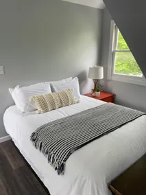 Adorable Studio Apt in the Treetops of Beechmont - Image 4