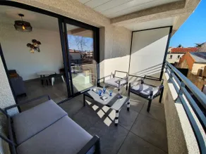 Bright new apartment with parking - Image 5