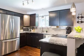 ★Modern 6 Bedroom Home With Game Room★ - Image 2