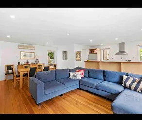 Sleeps 8 - pet friendly - 2 min walk to beach! - Image 3
