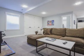 STYLISH, SPOTLESS and SPACIOUS 3 bedroom apt. - Image 4
