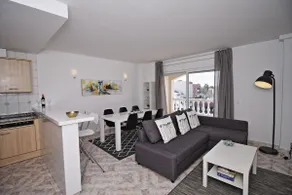 Spacious penthouse with stunning views and pool - Image 3