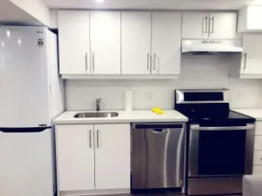 Beautiful, Bright Basement Apartment by High Park. - Image 4