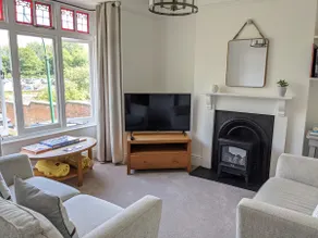 Luxury townhouse in town centre, views, river walk, Free Parking - Image 2