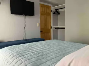 Cute Apt w/ Parking & W/D! - Image 4