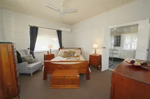 Sleeps 6 Aircon FREE EV Charging Wifi Netflix - Image 2