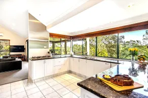 Noosa hinterland acreage close to the beach - Image 2