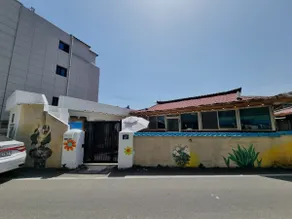 Hong's Bed and Breakfast - Image 2