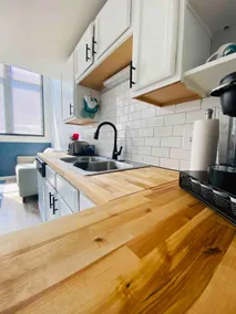 Cozy Downtown Modern Condo in the Heart of it all - Image 2