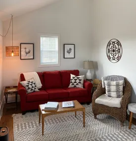 Cozy Barn Loft: Country Views & Central to Beaches - Image 5