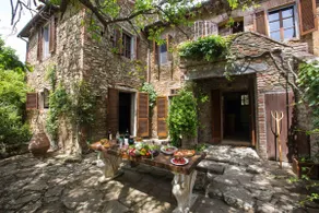 Traditional stone house in Umbria. - Image 3