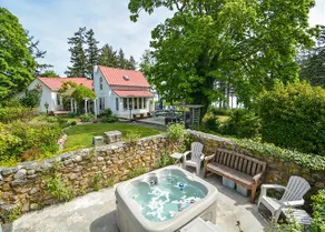 Charmant domaine en front de mer de 4 chambres sur une superficie avec plage privée et bouée. - Image 3