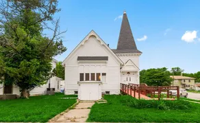 Beautiful Church + Downtown Ottawa + Bike Trails - Image 3