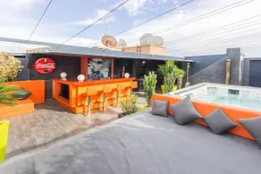 Apartment with Private Rooftop & Jaccuzzi - Image 2