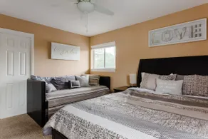 Modern 2BR, w/King Bed, 5min to everything-SAFE - Image 4