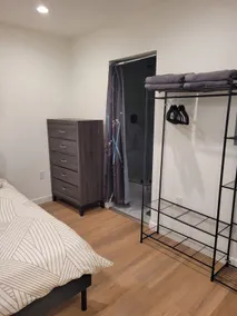 1 bd suite with full kitchen, washer, dryer, a/c. - Image 3