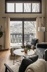 Charming Tremblant Retreat — Mountain & Lake Views - Image 2