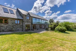 Peaceful Luxury Coastal Getaway. - Image 2