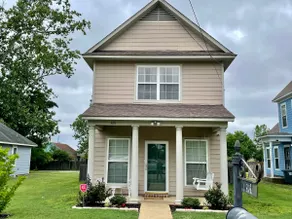 Downtown 3Br/3Ba Colonial Style Home - Image 2