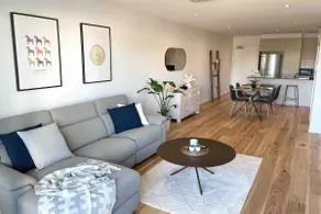 Homely 1BR Foreshore Apt | Free Parking | King Bed - Image 4