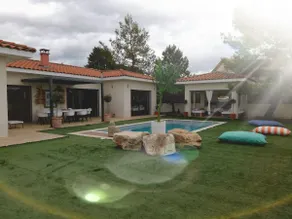 Villa with pool - Image 3