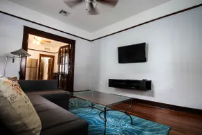 2 BR 1 BA Apartment off Oak Street - Image 3