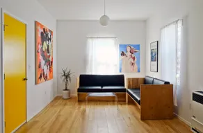 Artistic 800 sq ft Duplex 10 Min Drive 2 DTLA - Image 2