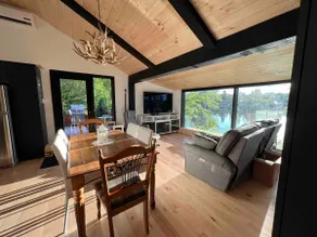 Beautiful lakeside cottage - Image 3