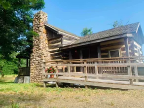Rustic Bear Creek Cabin - Image 3