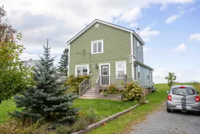 ‘All Tide Inn’ Oceanfront Home on the Minas Basin - Image 2