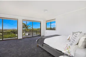 Hotelesque room with stunning Coastal views! - Image 4