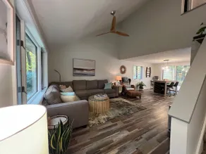 Coastal theme/wooded & large deck/fenced-in yard - Image 3