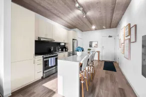 Breathtaking & Chic Oasis Loc in Desirable Old Twn - Image 3