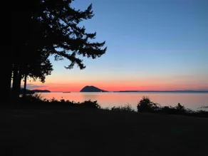 Samish Bay Cottage - Image 2