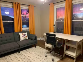 Humble downtown carriage house - Image 4