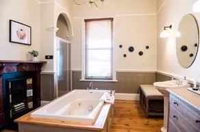 Windermere House - old home with designer flair - Image 4