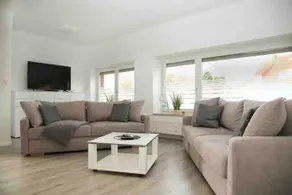 Beautiful and modern apartment with garden - Image 3