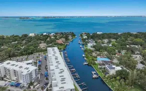 Luxury DaliHouse in downtown! Dog park &pool & gym & hot tube & close to beach.  - Image 4