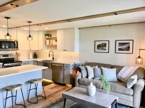 Modern Downtown Condo w/ Pool, Bikes, Kayaks - Image 4