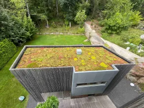 Tiny house with big terrace and garden - Image 5